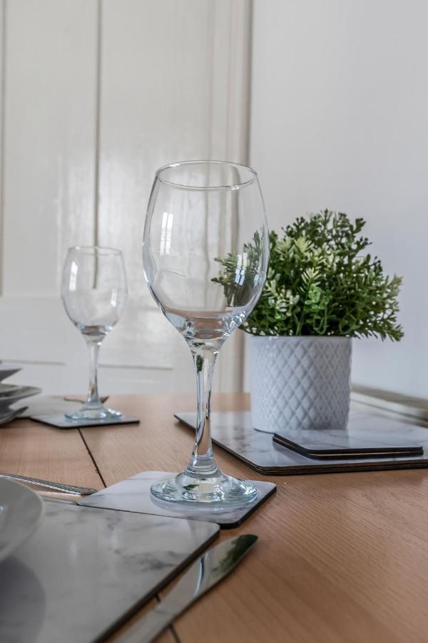 Central City Centre 2 Bedroom Flat - Close To Haymarket Train Station. Edinburgh Eksteriør bilde